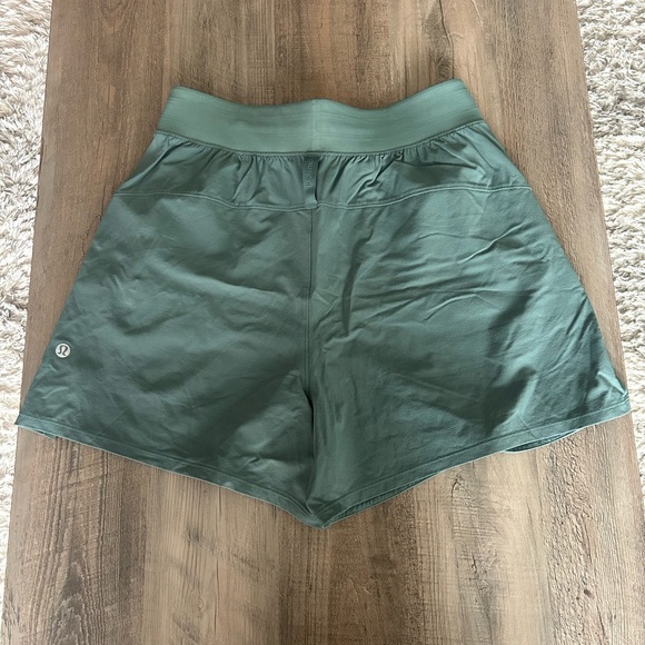 Lululemon Dance Studio Shorts 4” Sz 4 *medium forest green* (flaw*) - Picture 2 of 6